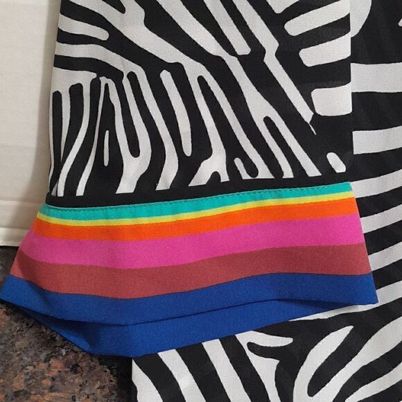 Trina Turk Blouse with Multi Use Belt...Size L - Picture 4 of 7